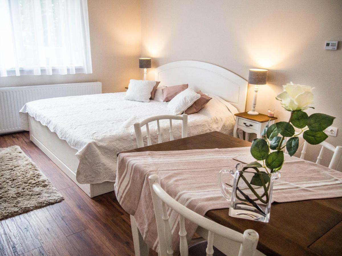 Feliz Apartman Дьюла Экстерьер фото