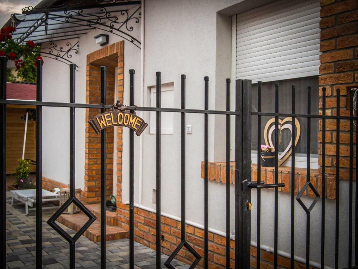 Feliz Apartman Дьюла Экстерьер фото